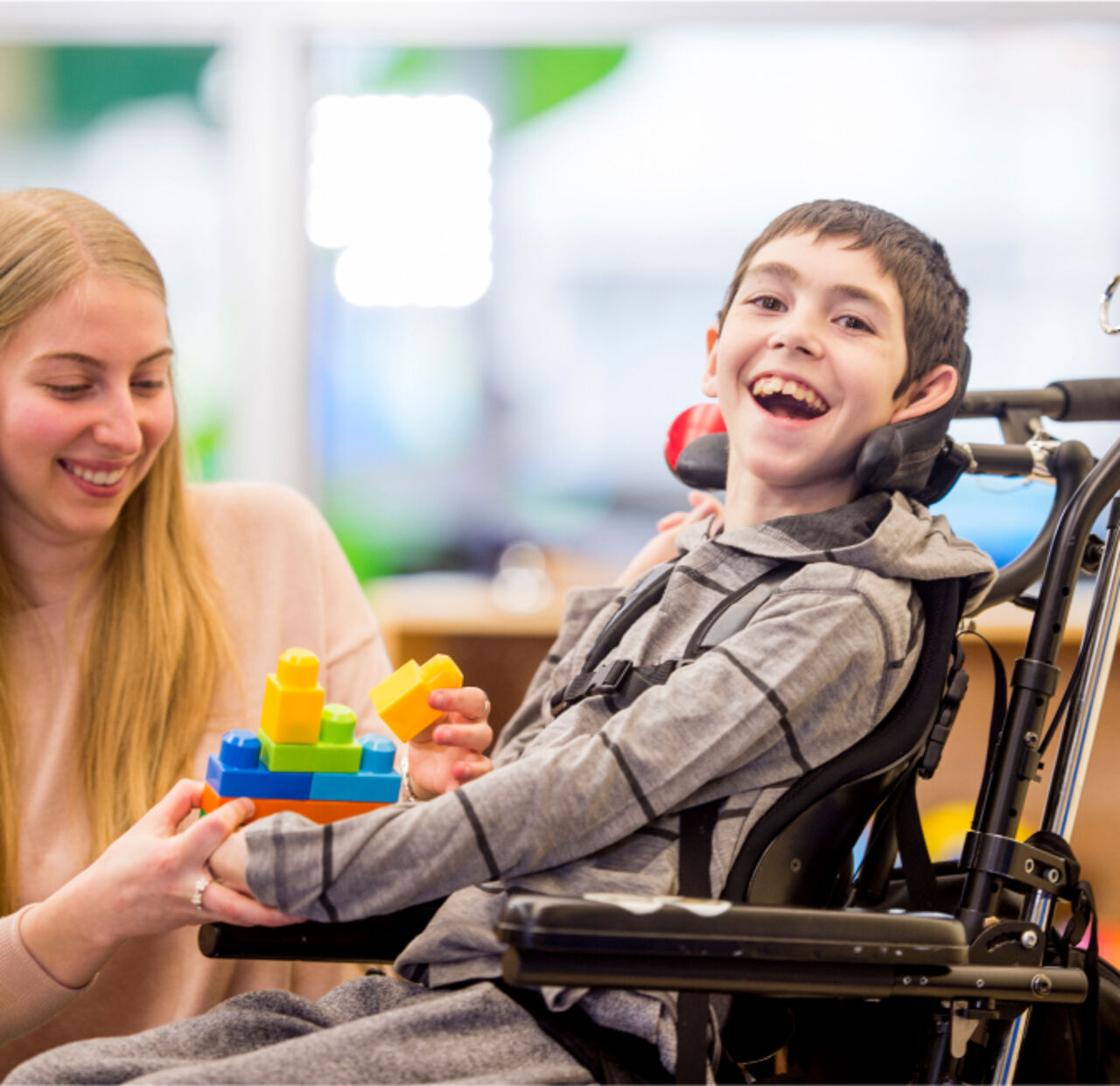 Enfant en situation de handicap et son aidante Enfant en situation de handicap et son aidante